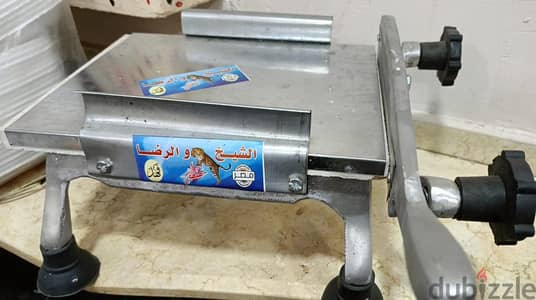 قطاعة لانشون وجبنة رومي