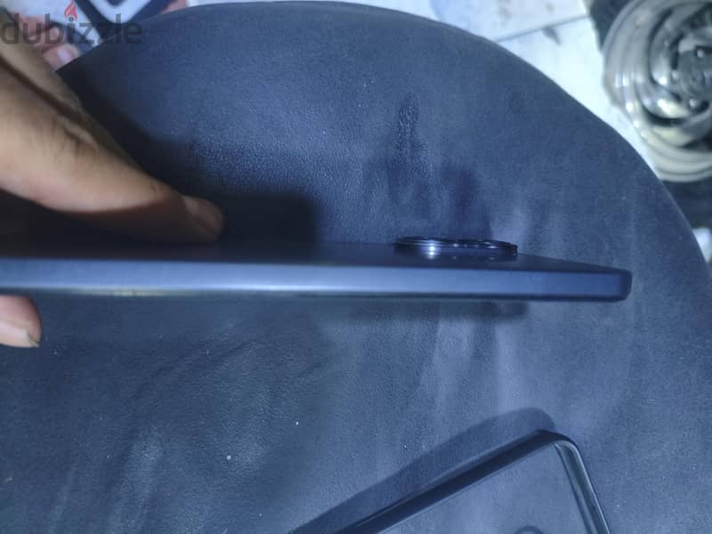 Vivo v60lyt 4
