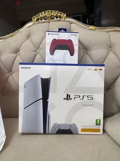 ps5 slim with 2 controllers بلايستيشن سليم مع دراعين