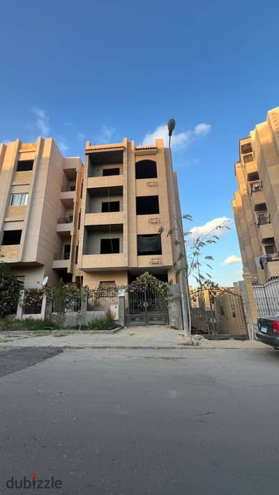 فيلا بيت كامل للبيع في جاردينيا هايتس – القاهرة الجديدة نص تشطيب