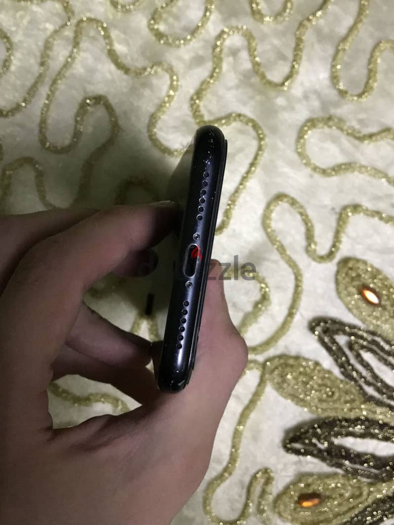 Apple - iPhone XR 4