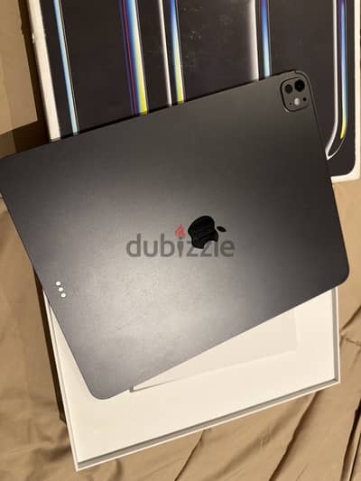 iPad Pro 13 inch 512g , 12 ram , Wifi , b100% , Black , في الضمان