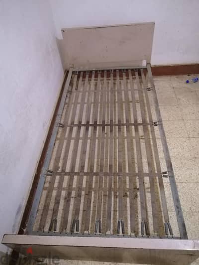 سرير حديد للبيع
