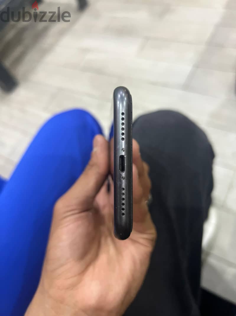 Apple - iPhone 11 8