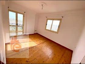 شقـة سكـــنيــة بـ كفــر عبــدو 240 م
