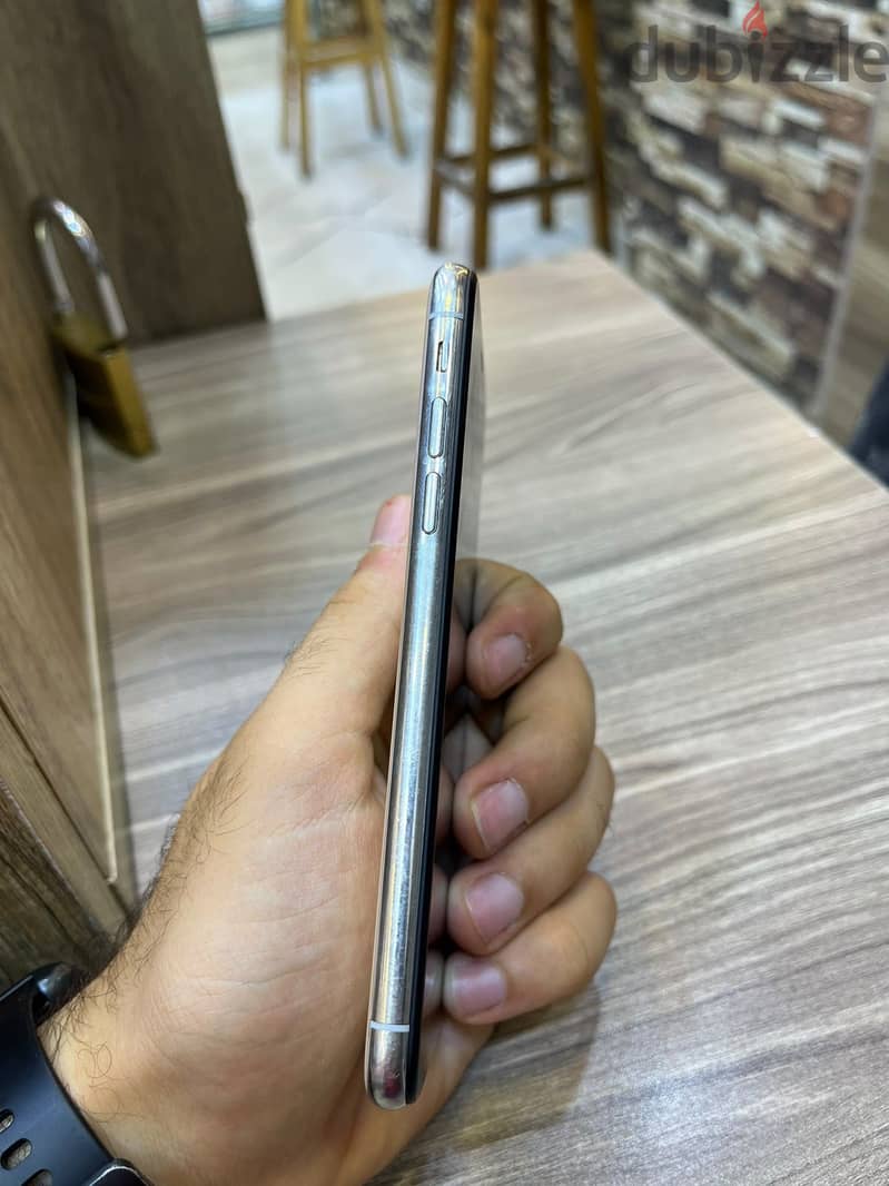 Apple - iPhone X 4