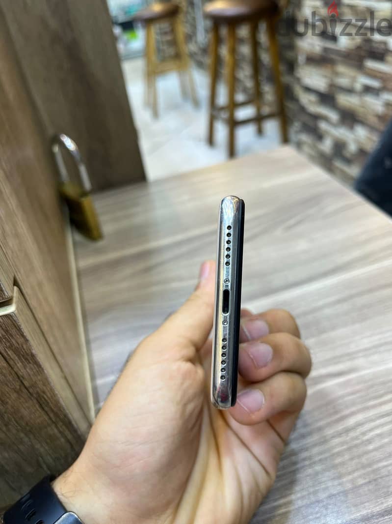 Apple - iPhone X 5