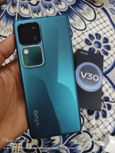 Vivo V30