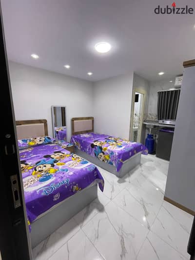 Studio available for rent, first residence in 6th of October City, first district, neighboring six, third floor, originally Nasir, inclusive of services, steps to Al-Hosari Mosque, all services available.