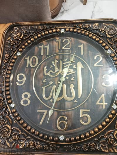 ساعه حالتها زي الجديد حجم كبير