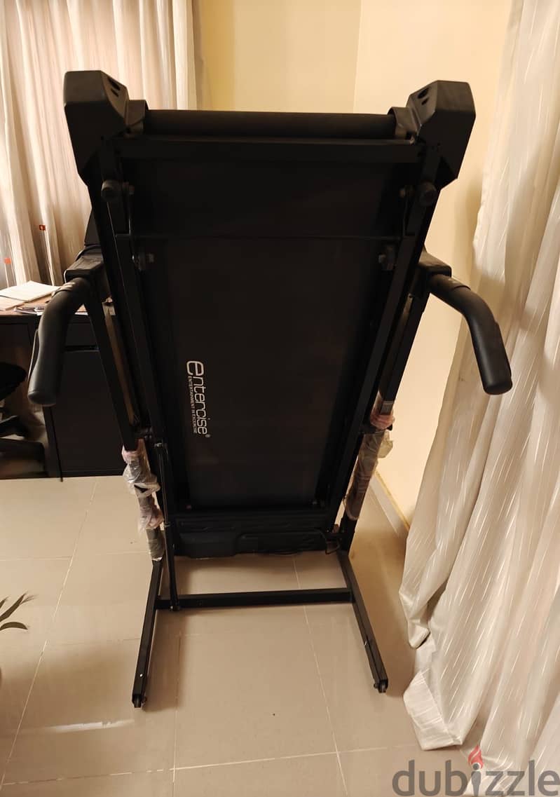 Entercise Folding Electric Treadmill – Excellent Condition 3