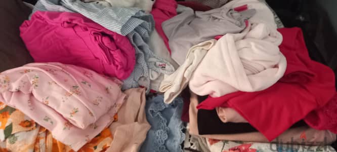 مجموعة ملابس بناتي من سن ٥ سنوات الي ١٥ سنة استعمال فترة قصيرة جدا