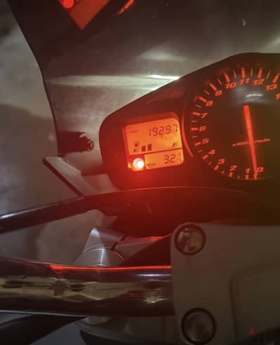 Suzuki GSR 600 سوزوكي بيبي كينج كحلي فابربكه 2008