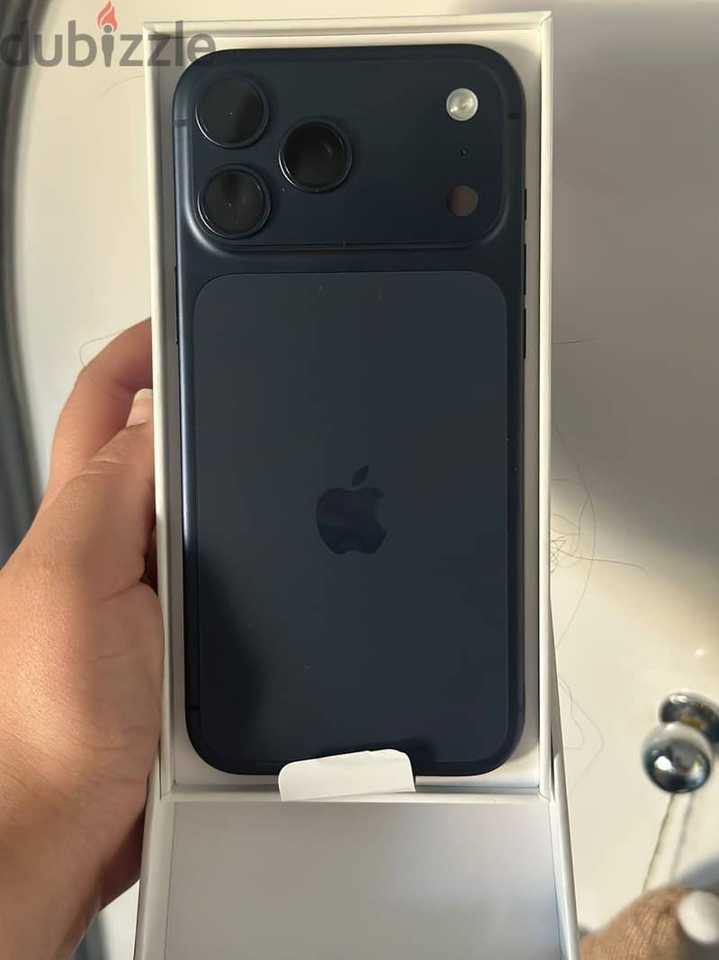 Apple - iPhone 17 Pro Max 1