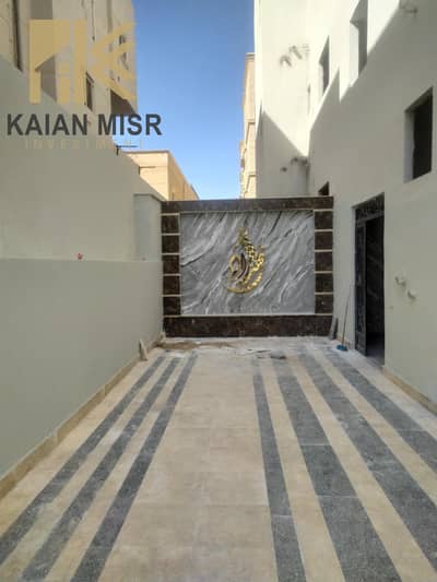 Penthouse apartment at a bargain price in the finest villa neighborhoods next to Terrace Mall and Suez Road