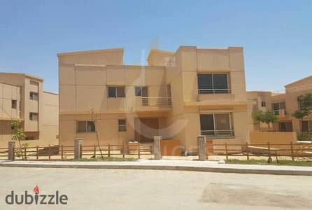 فيلا ستاند الون للبيع في كمبوند أسوار – جولدن سكوير – بإطلالة مميزة على الجاردن وحمام السباحة