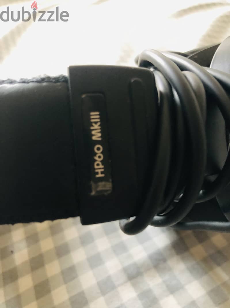 Scarlet studio headphone 1