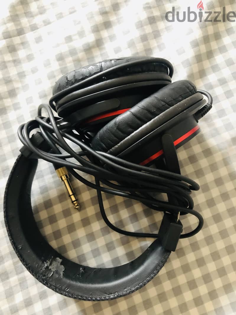 Scarlet studio headphone 2