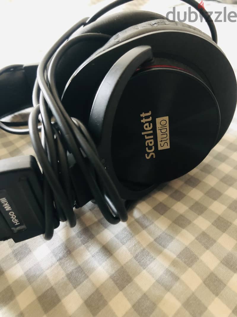 Scarlet studio headphone 3
