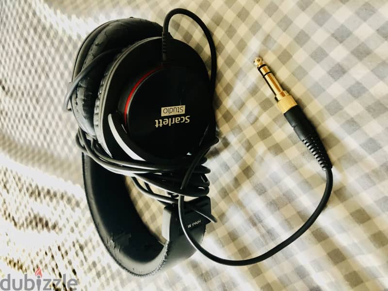 Scarlet studio headphone 4