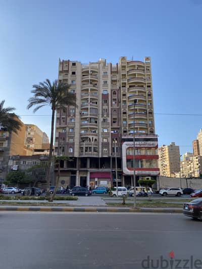 شقه للبيع علي ش مصطفي كامل الرئيسي امام فتح الله وكارفور  السيوف شماعه