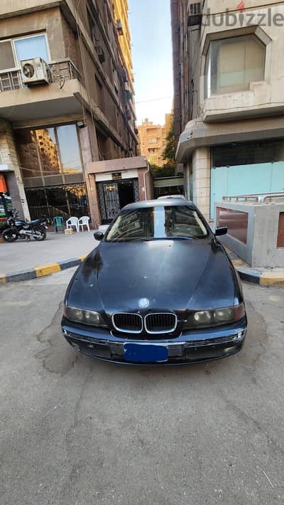 للبيع سيارة بي ام دبليو ٥٢٠i موديل ٢٠٠١ من المالك مباشرة عداد ٢٠٨،٠٠٠ك