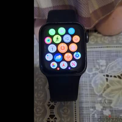 apple watch SE 40mm battery 94%