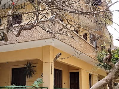 فيلا 800م مستقله بحديقه للبيع في الدقي قرب ميدان المساحه