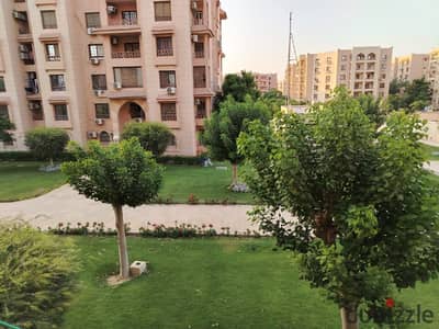 فرصه للايجار بالرحاب1 شقه 204م بالمرحله الخامسه تشطيب خاص بالمطبخ بالتكيفات اسانسير وايد جاردن بسعر لقطه