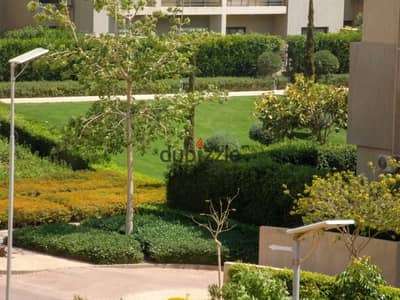 apartment for rent 180 meter  3 bedrooms with ac's  prime location in fifth square compound