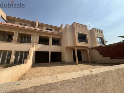 من المالك، أكبر مساحة تاون هاوس فيلا، للبيع في كومبوند الشروق سبرنجز