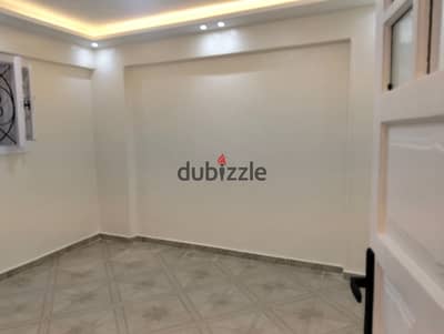 100 sqm apartment for sale, super luxurious finishing, all amenities available: water, electricity, and natural gas. 3 bedrooms, reception area in two parts, kitchen, bathroom, first upper floor in Alexandria, Al-Ajami, kilo 21, first entrance to October before the gate, in a very distinguished location.