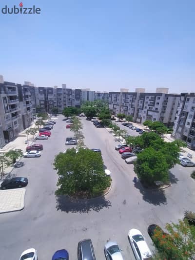 116 m Apartment for rent in Madinaty b12 next to the wholesale house with an open view ready for living