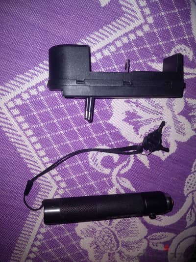 ليزر اخضر استعمل خفيف اسبوع فقط ٢٠٠ جنية