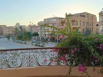 شقة للايجار في غرب سوميد بجوار مسجد المفتي بحري مساحه دور