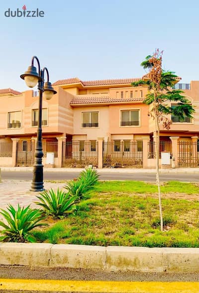 فيلا تاون للبيع في كومبوند حسن علام موقع مميز وقريبة جدا لمدينتي والاوبن اير مول