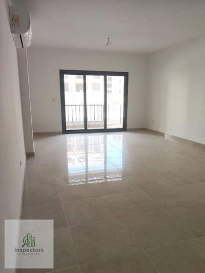 شقة بحديقة للإيجار في فيفث سكوير – القاهرة الجديدة