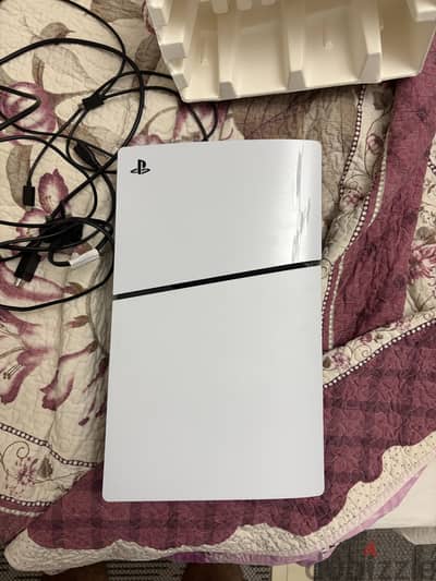 PlayStation 5 بحالة ممتازة + دراعين + cd fc25-gta