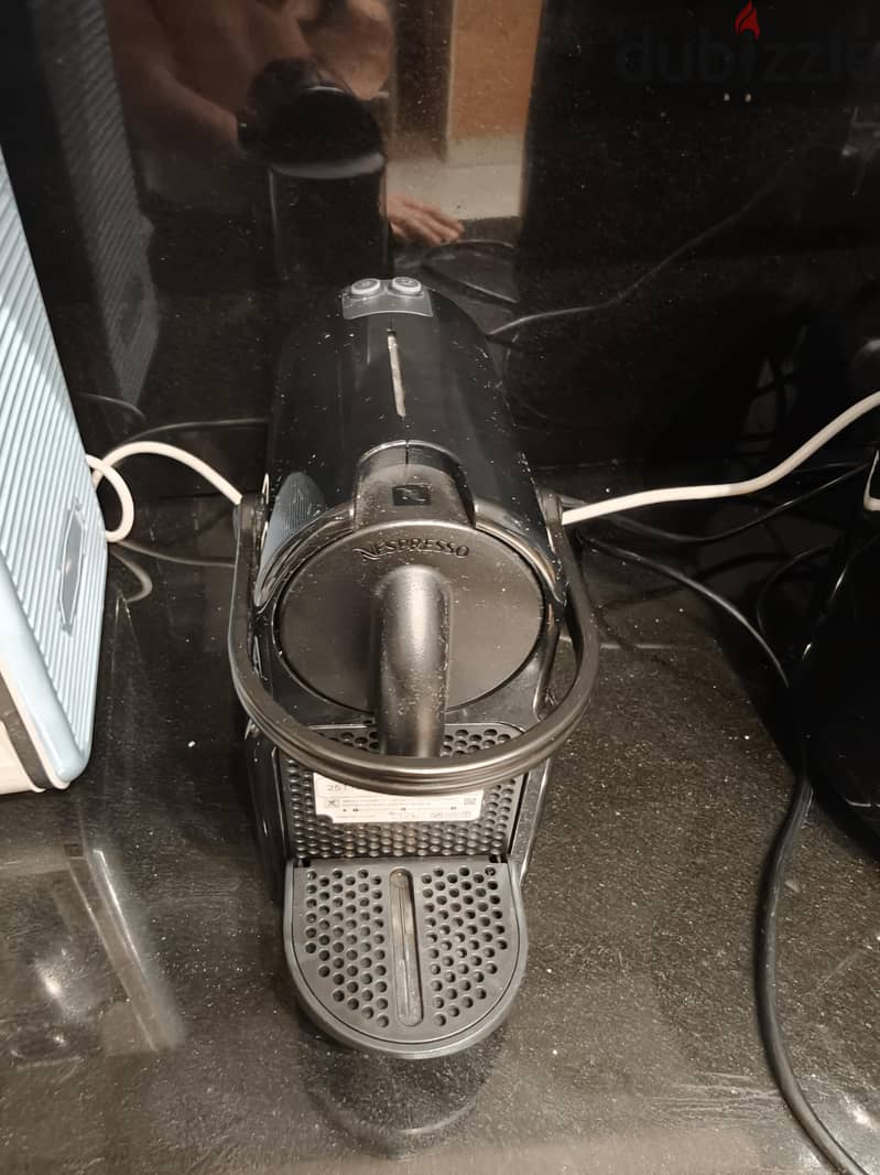 Nespresso Inissia Coffee Machine – Like New 1
