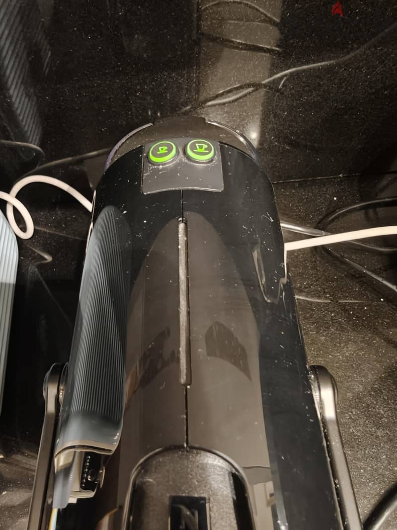 Nespresso Inissia Coffee Machine – Like New 3