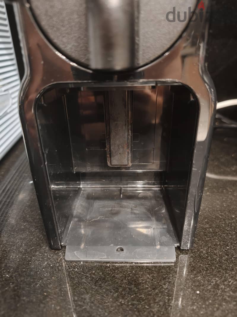 Nespresso Inissia Coffee Machine – Like New 4
