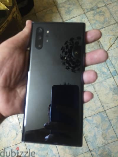 سامسونج نوت 10 بلس بصمه وقلم والكرتونه ولا يوجد به خدش او تجريج نهائي