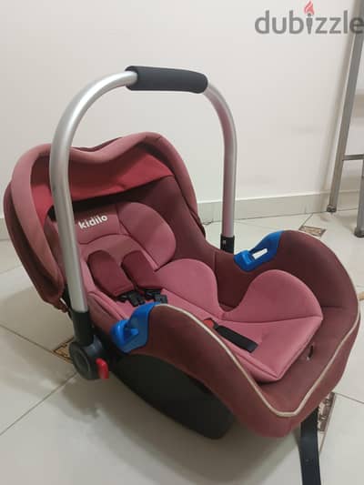 مقعد سيارة car seat للأطفال