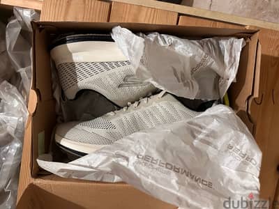 Sketcher 45 EU - Run Pluse Performance - Off White