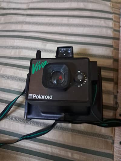 كاميرا polaroid viva اصليه بعلبتها