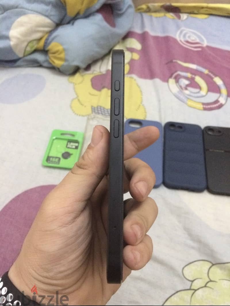 Apple - iPhone 16e 3