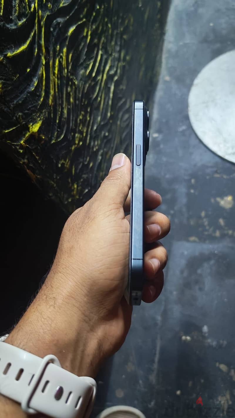 Apple - iPhone 15 Pro 3