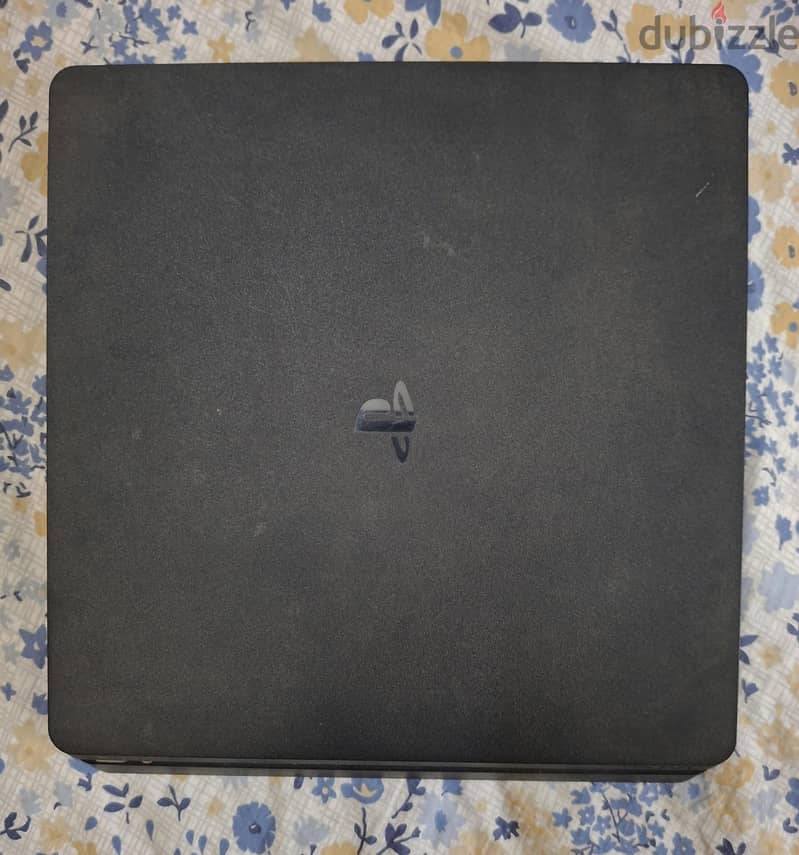 PlayStation 4 slim 5