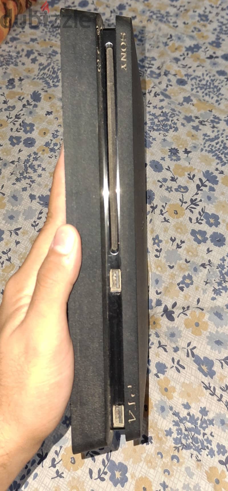 PlayStation 4 slim 7