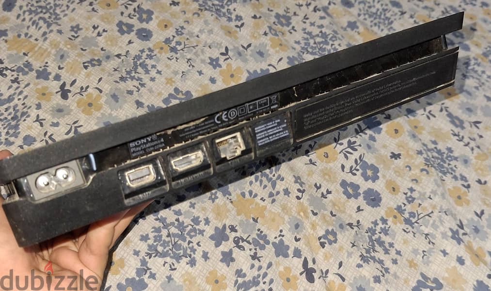 PlayStation 4 slim 9